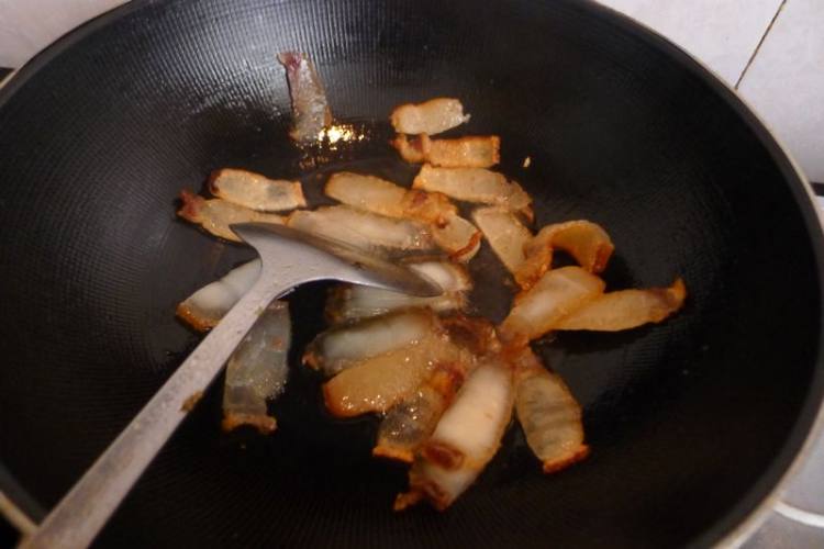 蕨菜干炒腊肉步骤3