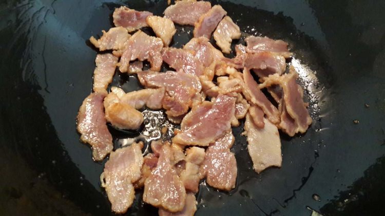 双椒炒腊肉步骤7