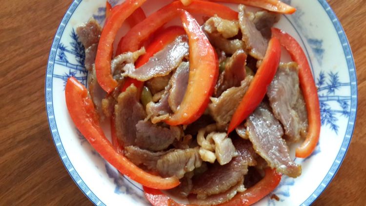 双椒炒腊肉步骤13