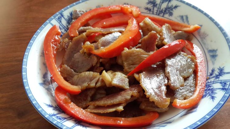 双椒炒腊肉步骤12