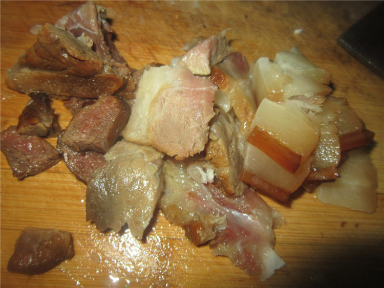 包菜粉丝炖腊肉步骤4