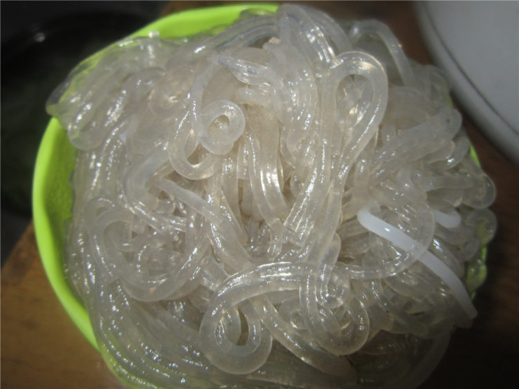 包菜粉丝炖腊肉步骤3