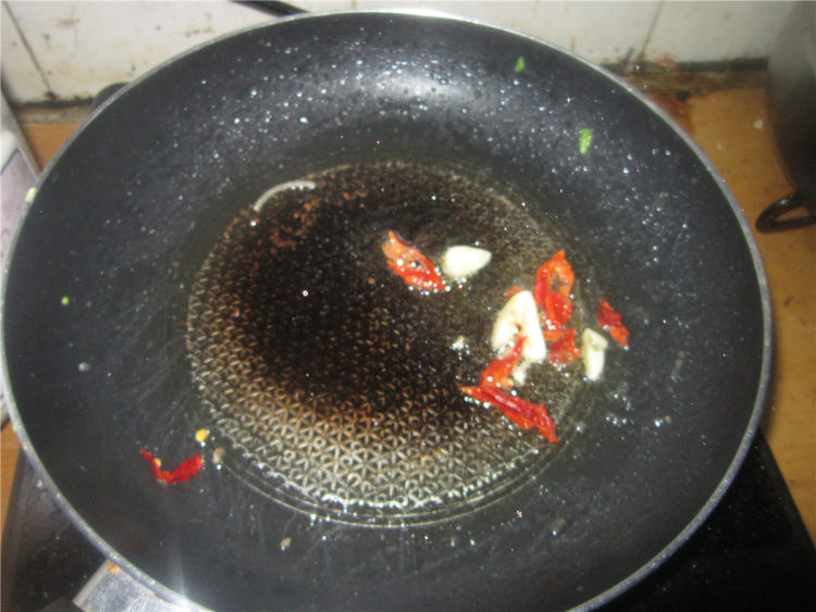 包菜粉丝炖腊肉步骤5