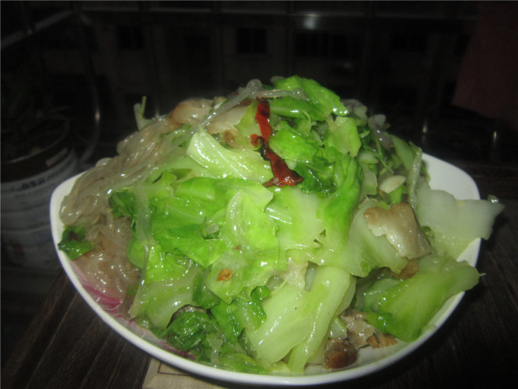包菜粉丝炖腊肉步骤12