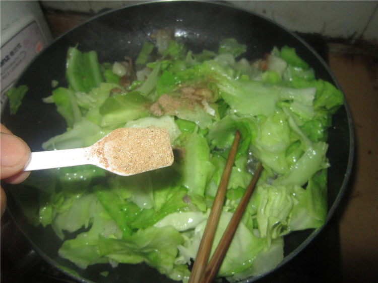 包菜粉丝炖腊肉步骤9