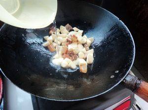 腊肉煸炒茭白步骤6