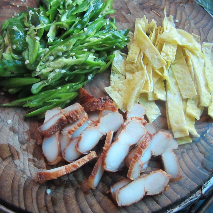 辣炒蛋皮腊肉步骤2