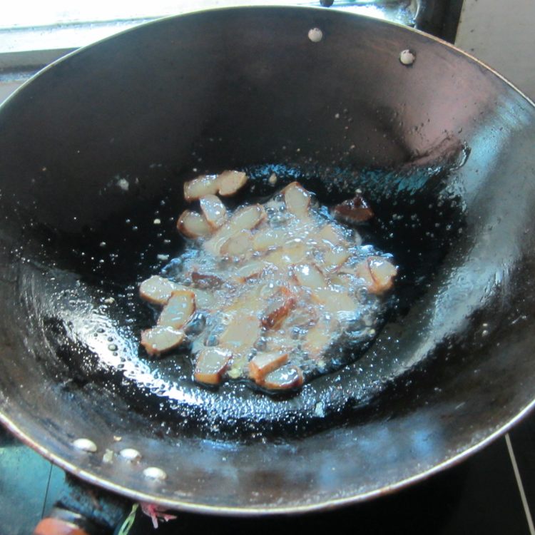 辣炒蛋皮腊肉步骤4