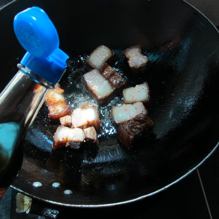 咸酸大块腊肉步骤5