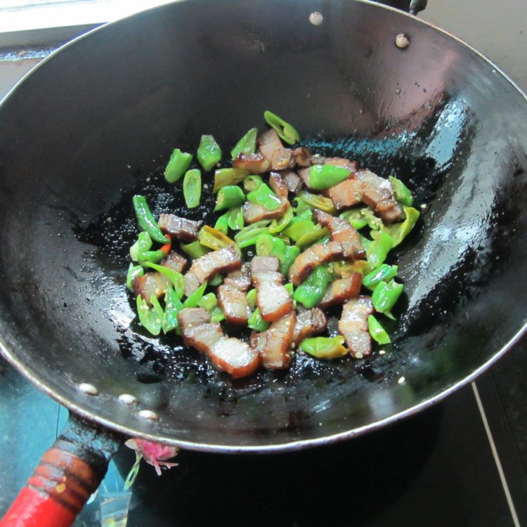 甜酒糟炒腊肉步骤6
