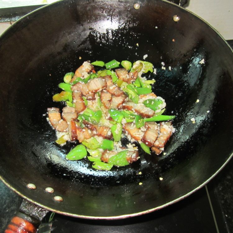 甜酒糟炒腊肉步骤8