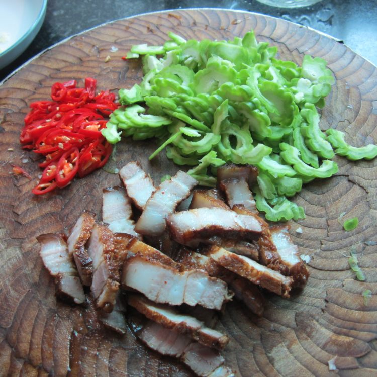 苦瓜腊肉步骤2