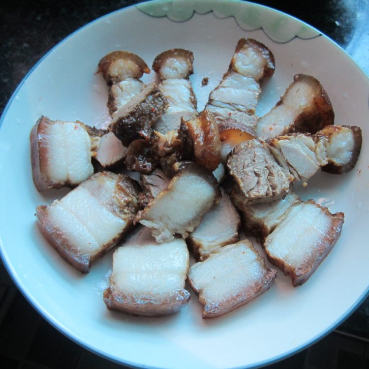 咸茄子蒸腊肉步骤4