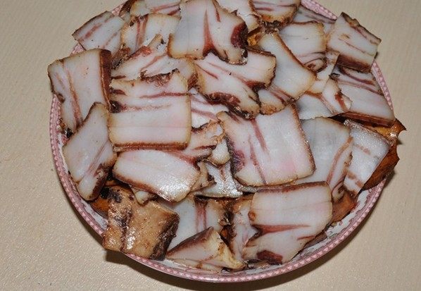 豆鼓炒腊肉豆腐卷步骤5