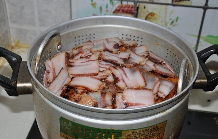 豆鼓炒腊肉豆腐卷步骤6