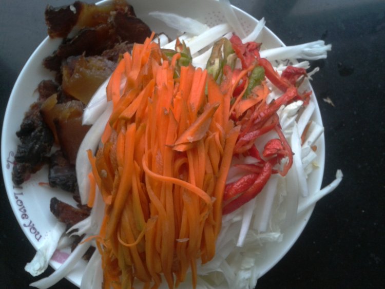 红薯梗炒腊肉步骤4
