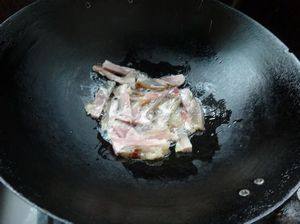 腊肉炒手撕空心菜步骤4