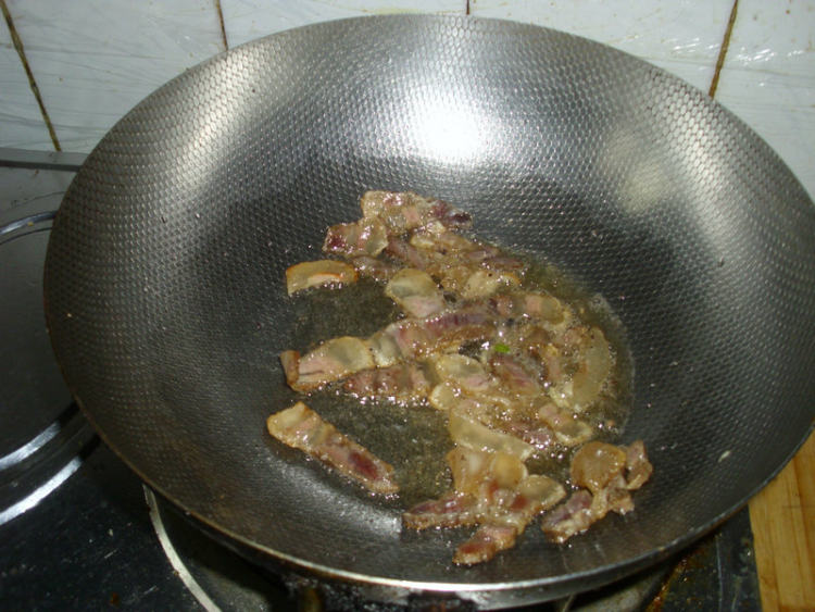 腊肉木耳炒黄瓜步骤4