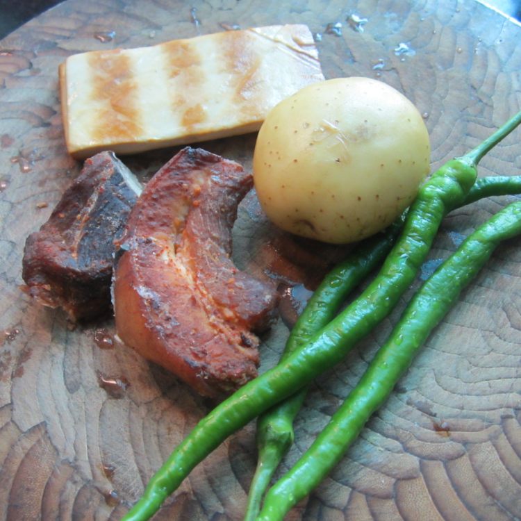 腊肉豆腐炒土豆步骤1