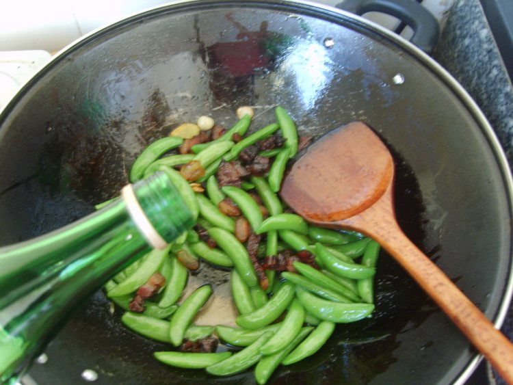 腊肉炒甜豆步骤13