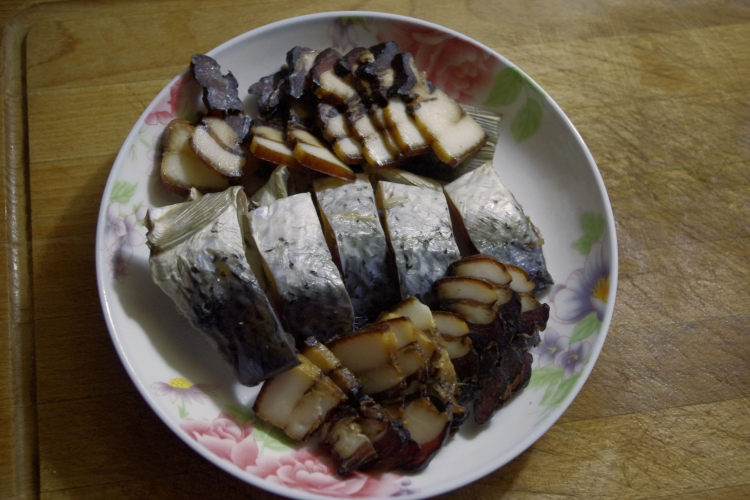 清蒸腊肉鱼尾干步骤2