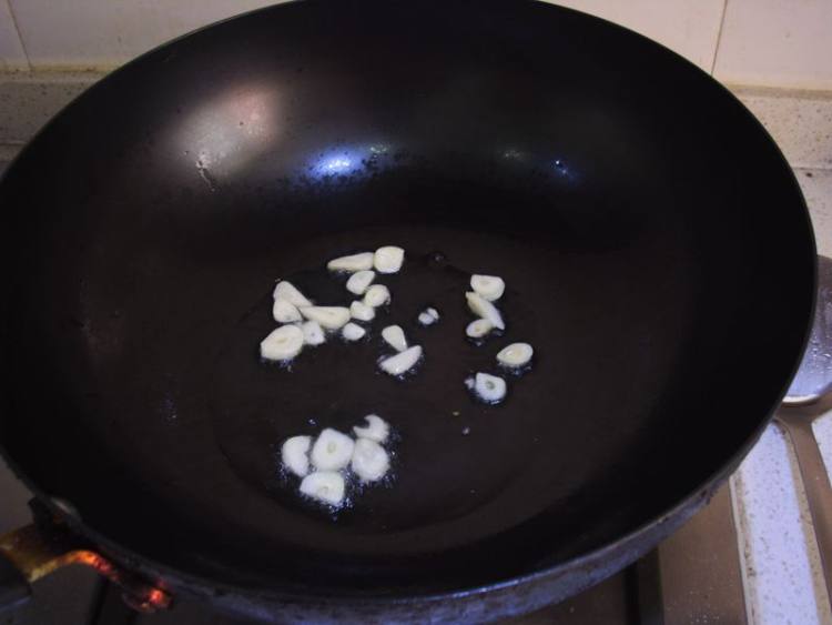 腊味毛豆丝瓜汤步骤5