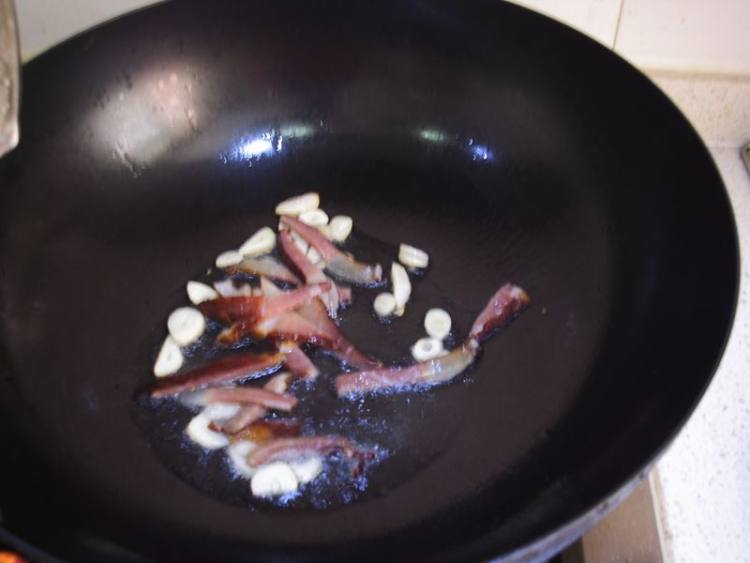 腊味毛豆丝瓜汤步骤6