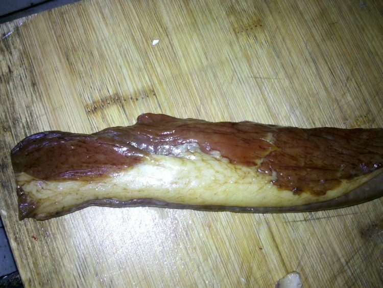 红椒蒜薹炒腊肉步骤2
