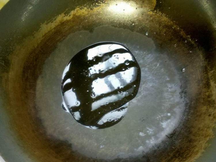 红椒蒜薹炒腊肉步骤6
