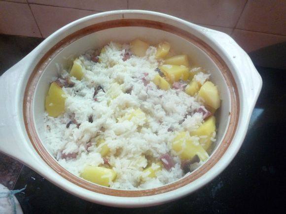 土豆焖饭步骤6