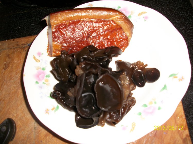 腊肉木耳炒莴笋步骤1
