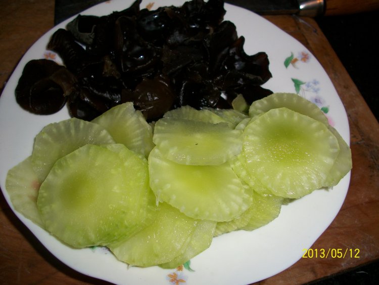 腊肉木耳炒莴笋步骤4