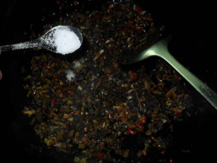 蒲蕹菜炒腊肉步骤7