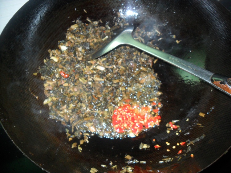 蒲蕹菜炒腊肉步骤6