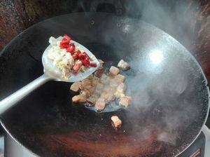腊肉番茄炒土豆步骤6