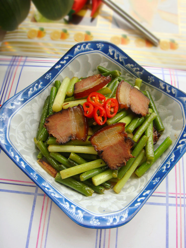 腊肉片炒蒜苔步骤10