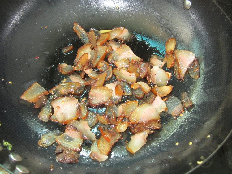 糖炒腊肉步骤2