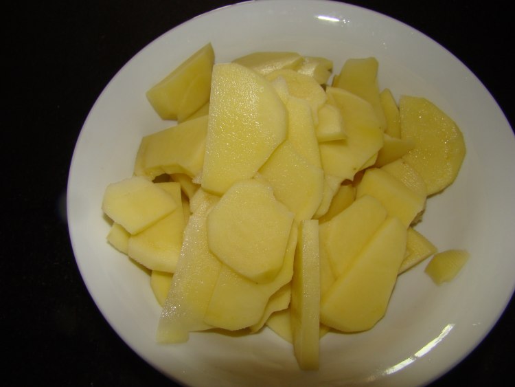 腊肉炒土豆片步骤3