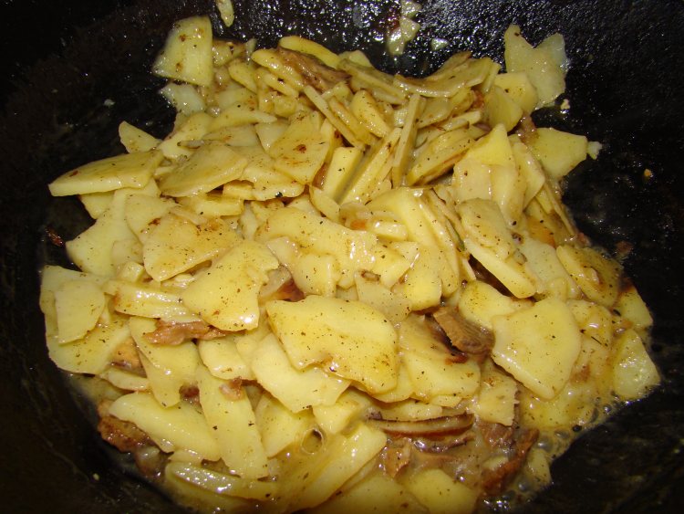 腊肉炒土豆片步骤7