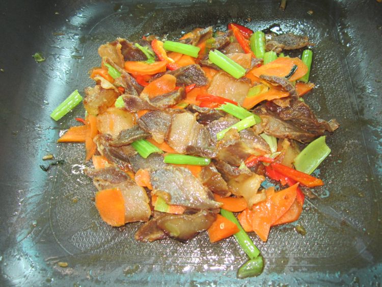 萝卜片烧腊肉步骤10
