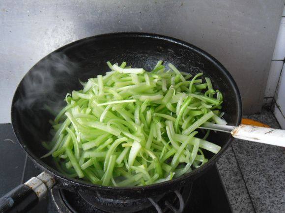 腊味芹菜步骤6