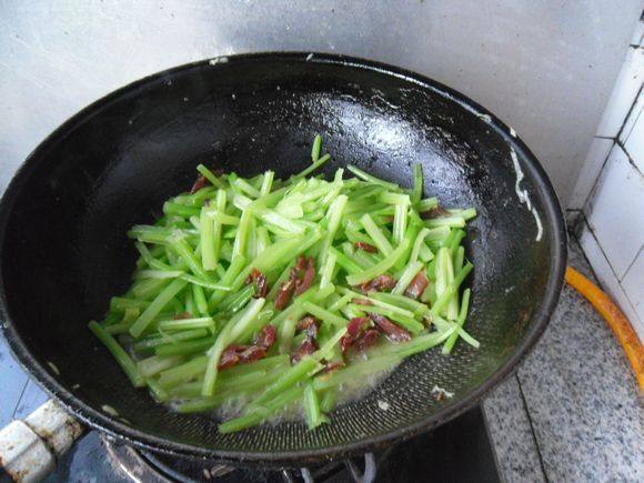 腊味芹菜步骤10