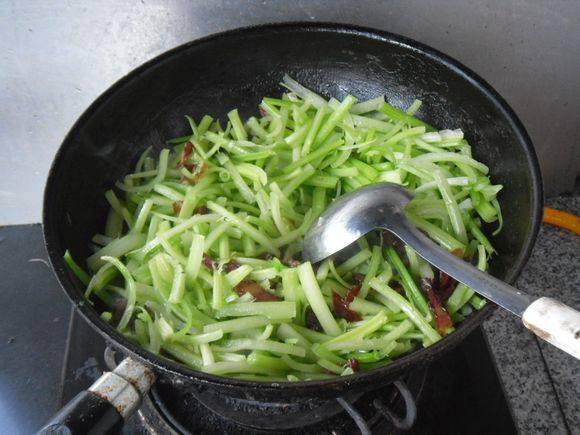 腊味芹菜步骤7