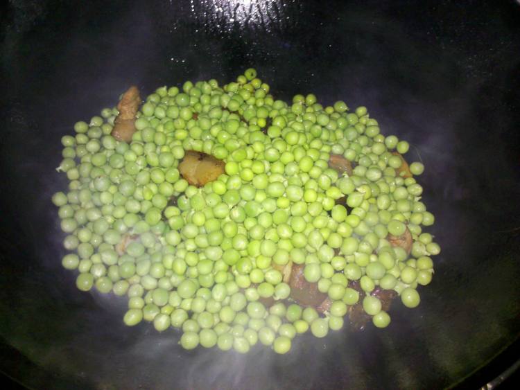 腊肉青豆步骤5