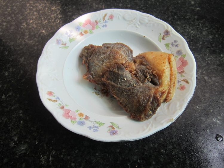 腊肉酸菜丝步骤1
