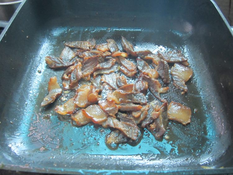 腊肉酸菜丝步骤6