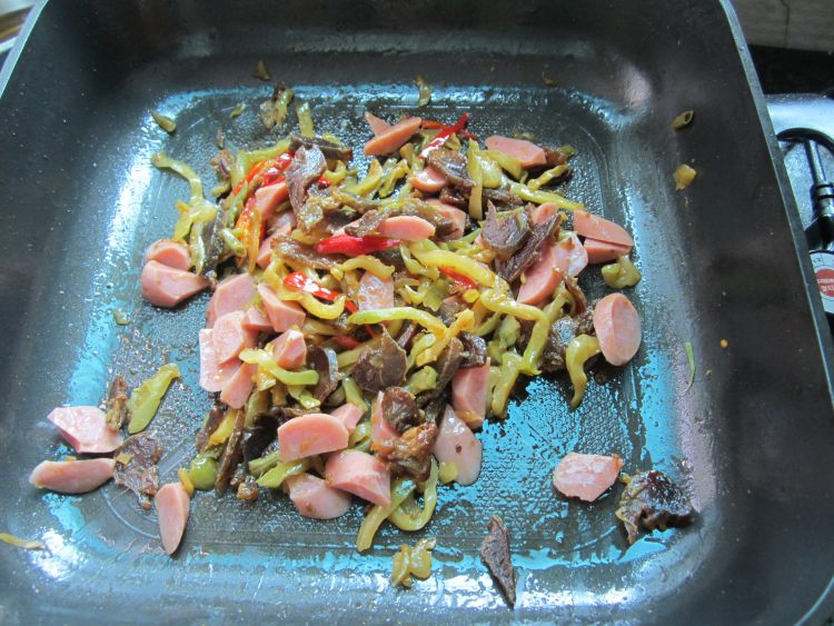 腊肉火腿炒榨菜步骤10