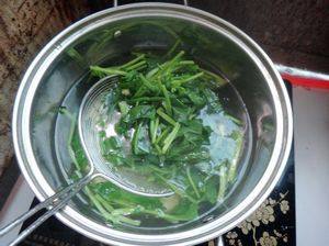 腊肉炒菠菜步骤2