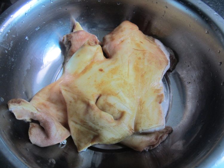 熏猪脸皮肉步骤3