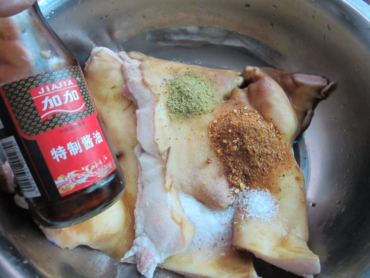 熏猪脸皮肉步骤4